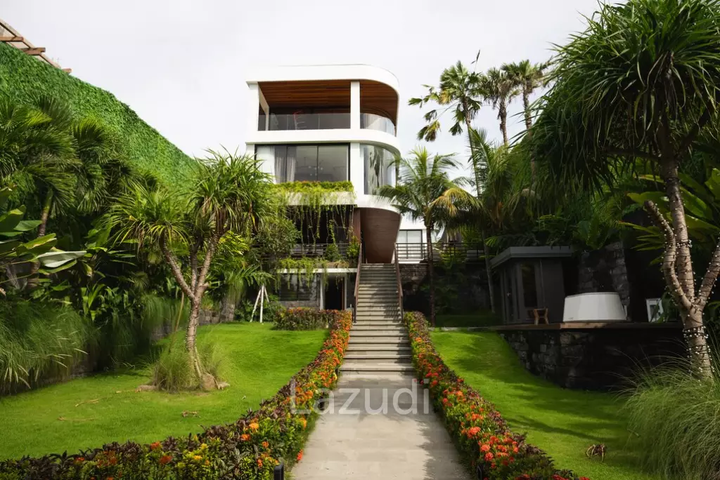 Luxury Oasis in Pererenan: Exquisite Bali Villa with Modern Amenities in Prime Location