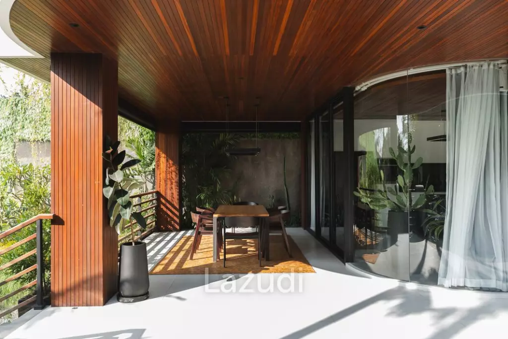Luxury Oasis in Pererenan: Exquisite Bali Villa with Modern Amenities in Prime Location