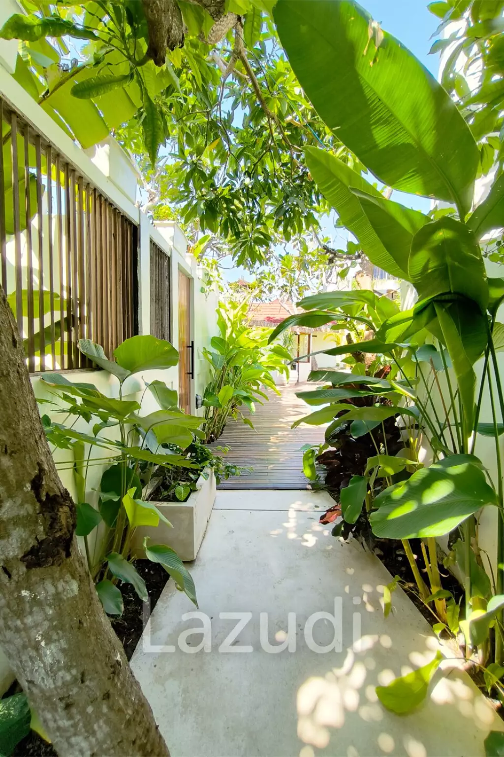 Unparalleled Comfort: Ultimate Investment Leasehold Resort Complex, Just Steps Away from Echo Beach