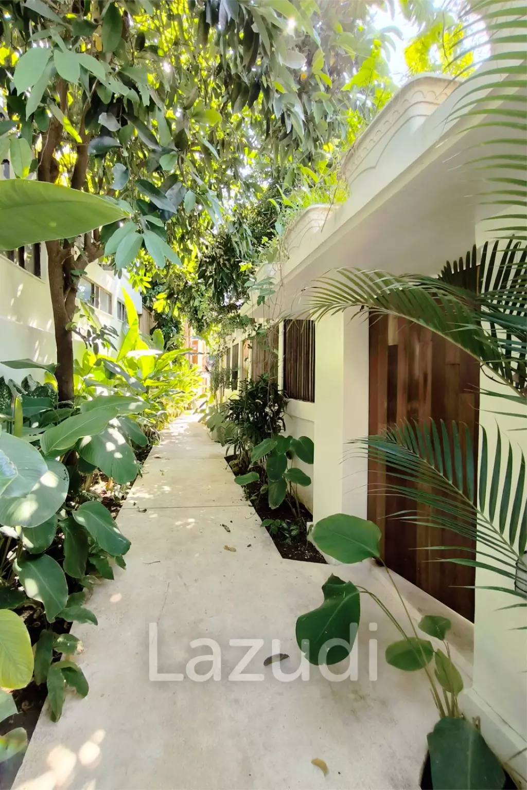 Unparalleled Comfort: Ultimate Investment Leasehold Resort Complex, Just Steps Away from Echo Beach