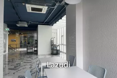 Ultra Luxury Restaurant Bar in Khlong Toei Bangkok