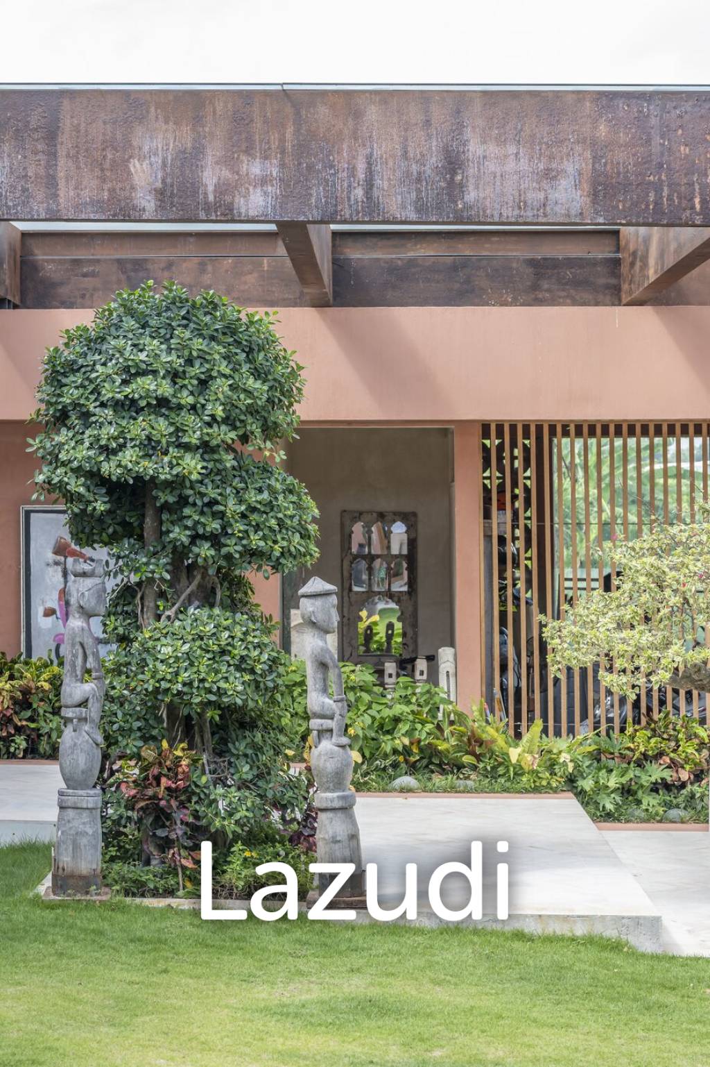 Luxurious 8 Bedroom Villa in Tumbak Bayuh, A Serene Family Retreat
