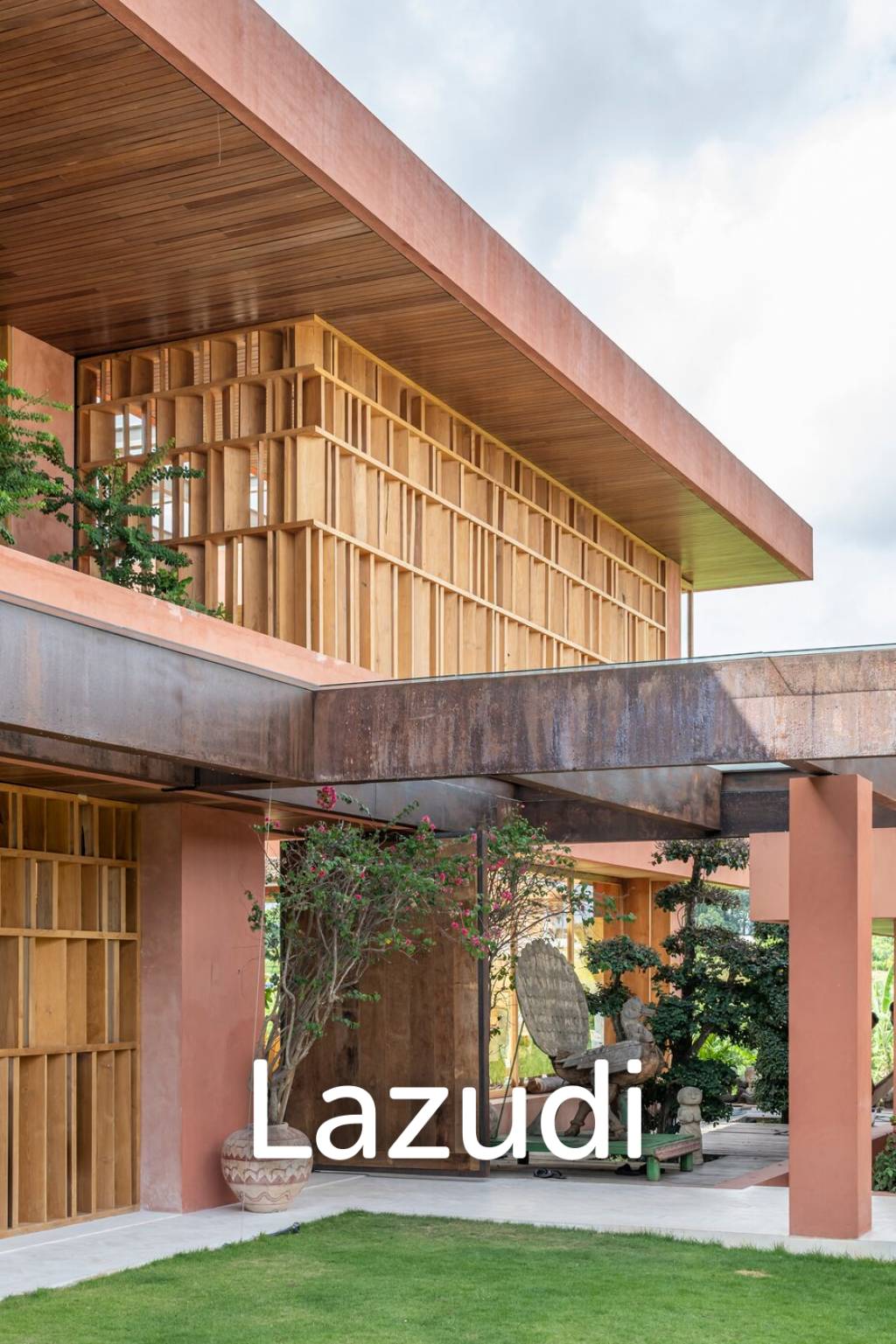 Luxurious 8 Bedroom Villa in Tumbak Bayuh, A Serene Family Retreat