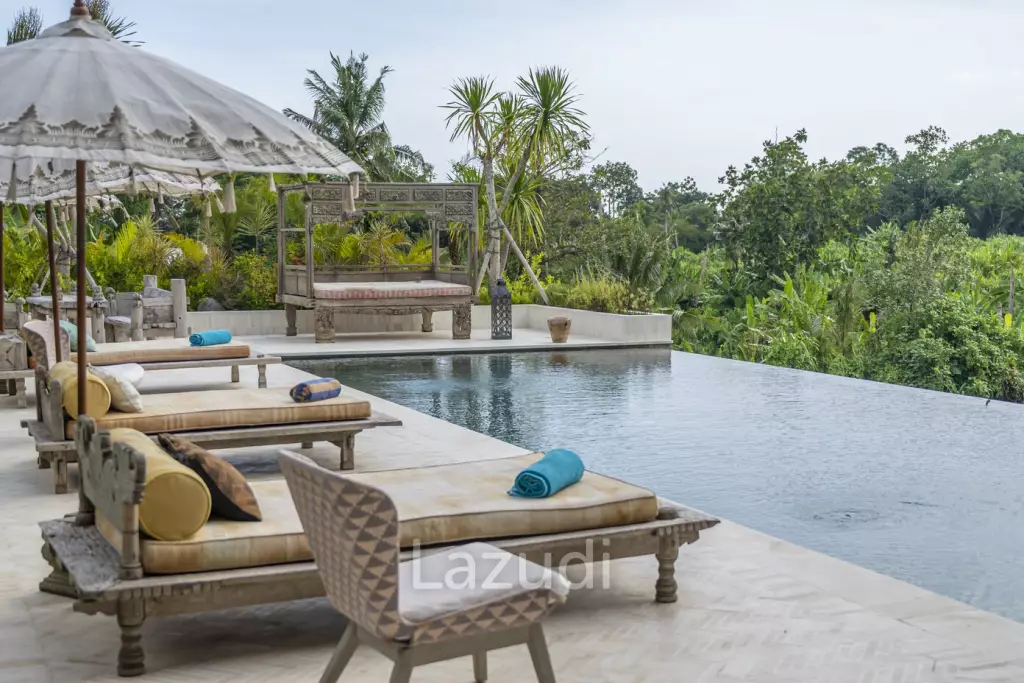 Luxurious 8 Bedroom Villa in Tumbak Bayuh, A Serene Family Retreat
