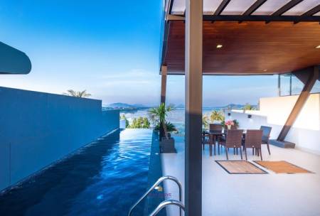 Seaview 3-bedroom pool villa within walking distance to the  Beach