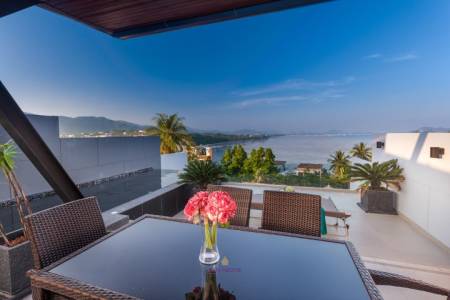 Seaview 3-bedroom pool villa within walking distance to the  Beach