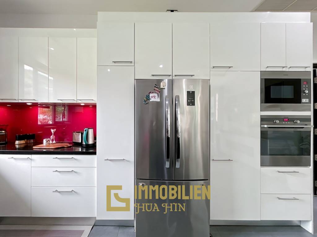 1,200 Kvm 3 Seng 2 Bad Villa for Salg