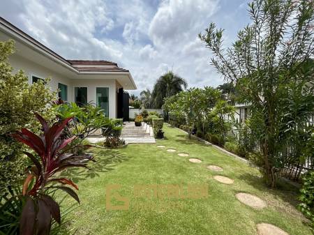 1,200 Kvm 3 Seng 2 Bad Villa for Salg