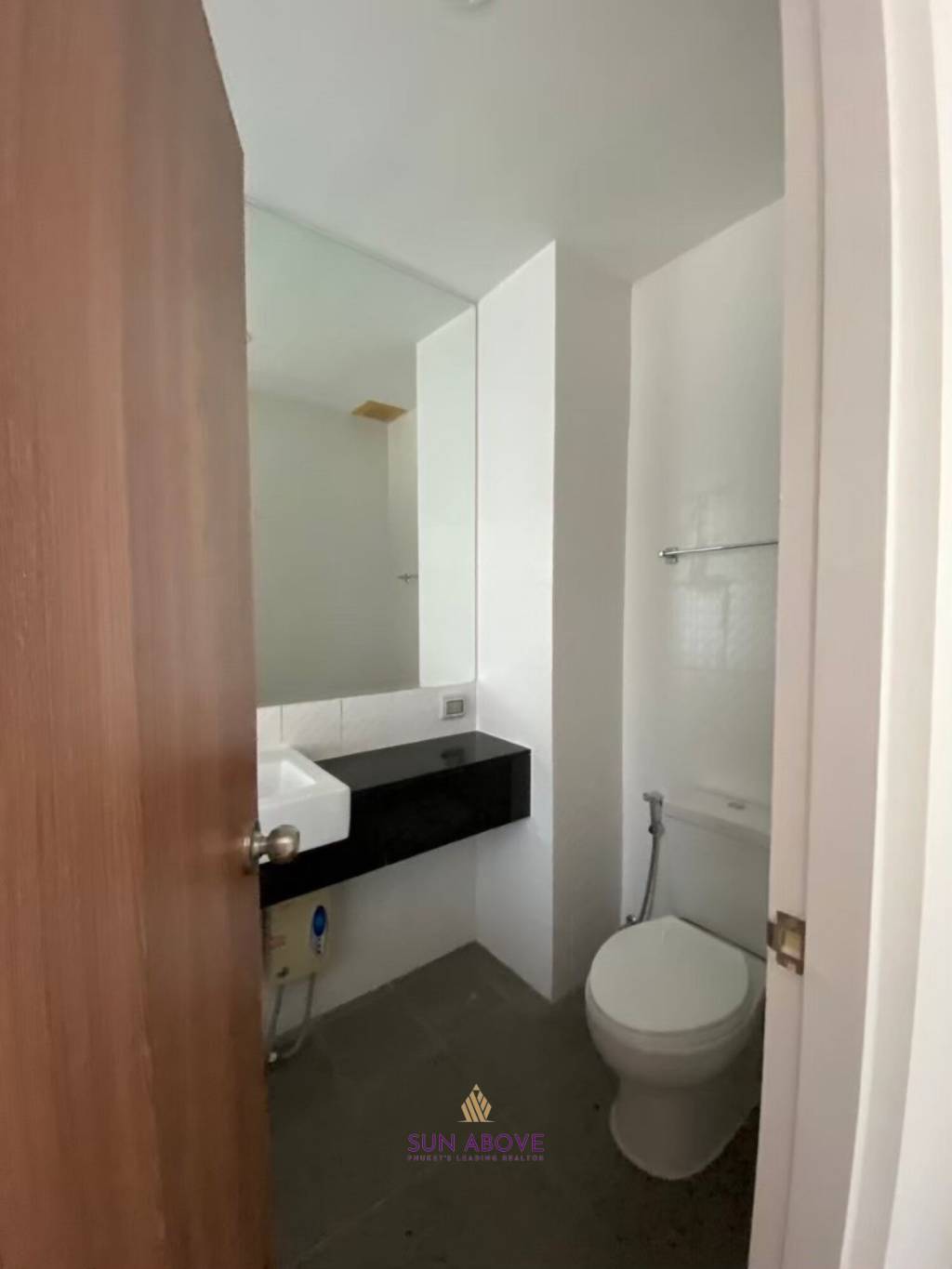 2-Bed Condo Pool View in Chic Karon Condominium