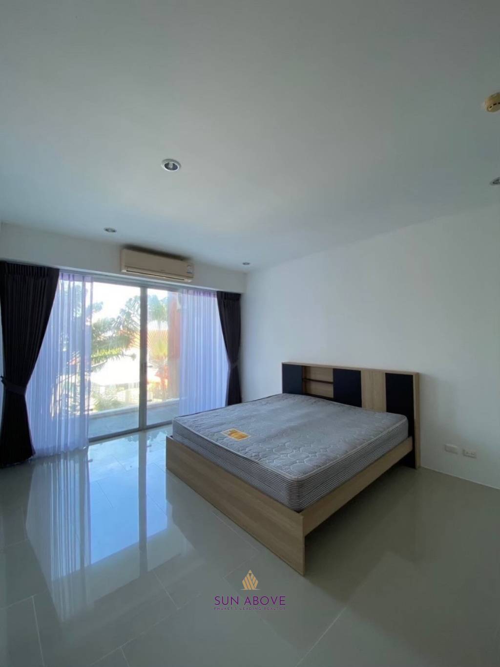 2-Bed Condo Pool View in Chic Karon Condominium