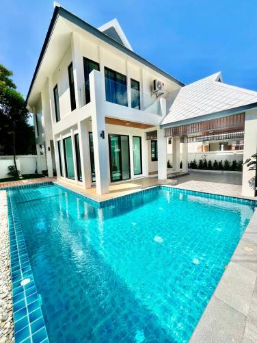 Luxury 4-Bedroom Double-Storey House with Private Pool for Sale