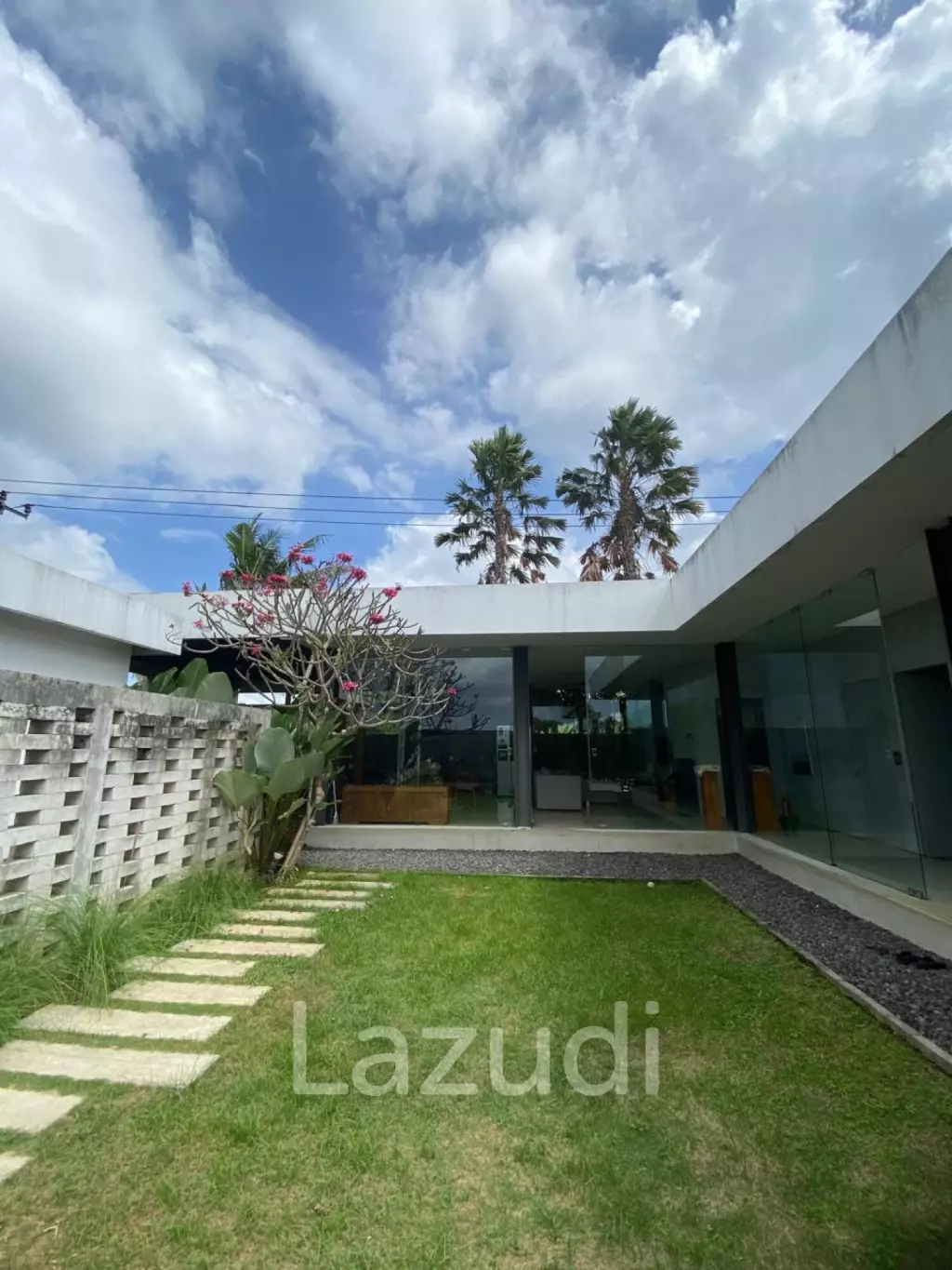 SPACIOUS VILLA IN GIANYAR WITH LEASEHOLD OWNERSHIP