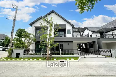 4 Bed 5 Bath 303 SQ.M Centro Bangna Village