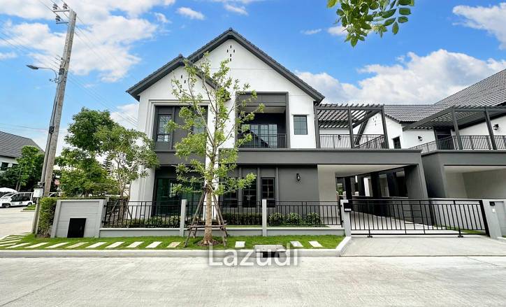 4 Bed 5 Bath 303 SQ.M Centro Bangna Village