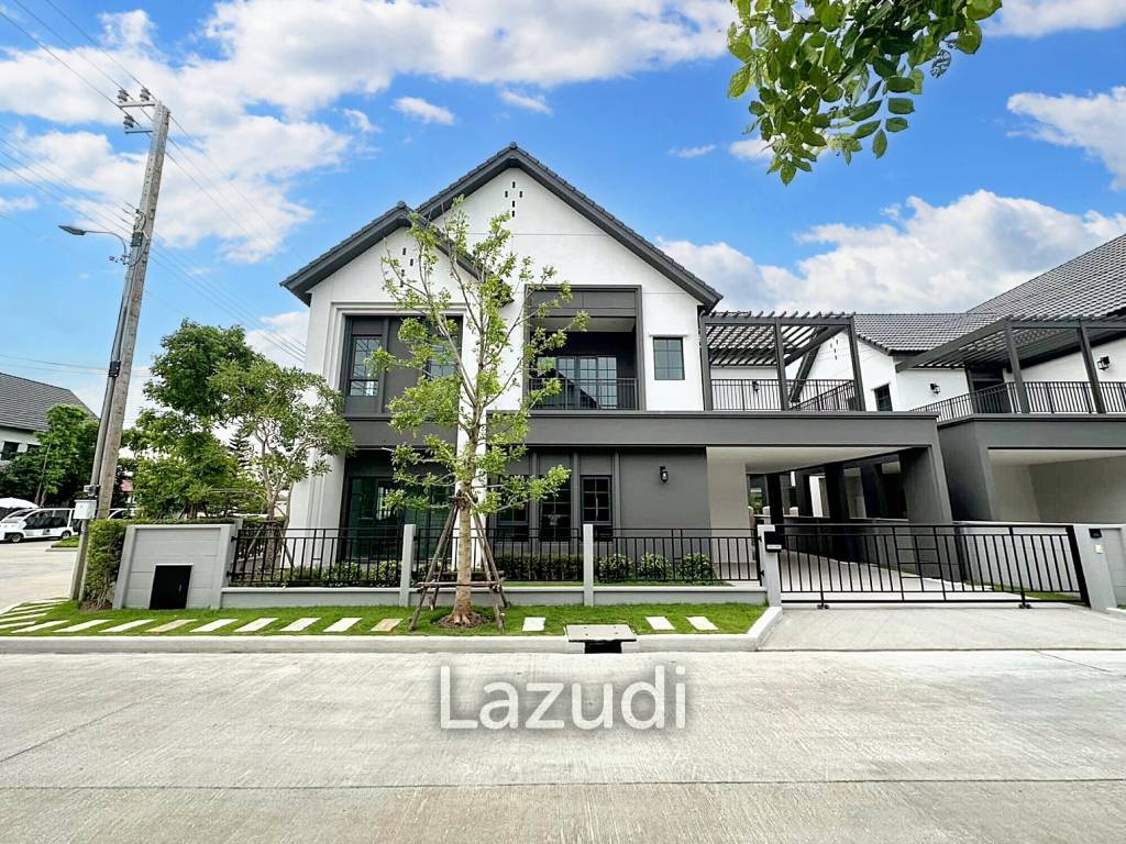 4 Bed 5 Bath 303 SQ.M Centro Bangna Village