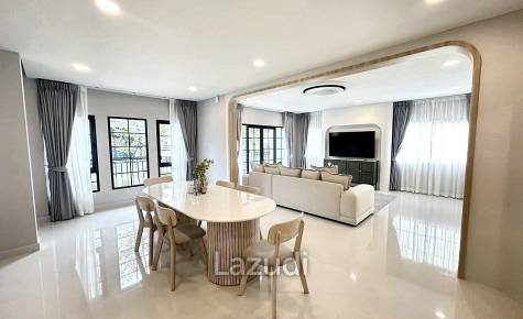 4 Bed 5 Bath 303 SQ.M Centro Bangna Village