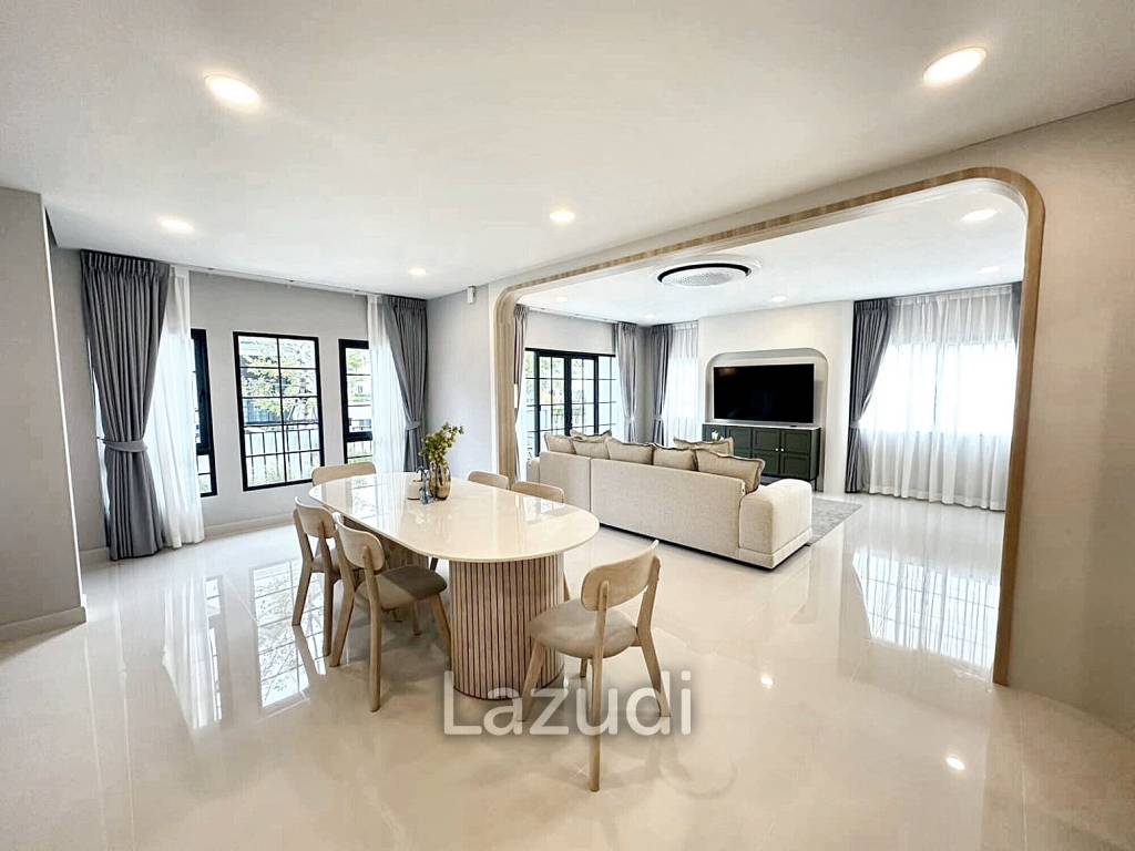 4 Bed 5 Bath 303 SQ.M Centro Bangna Village