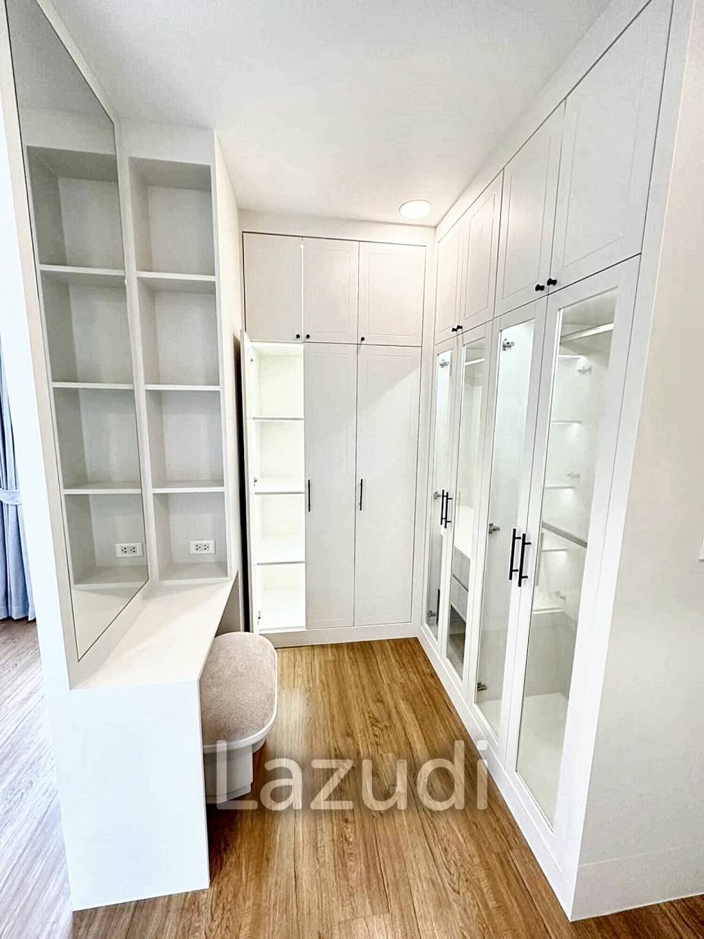 4 Bed 5 Bath 303 SQ.M Centro Bangna Village
