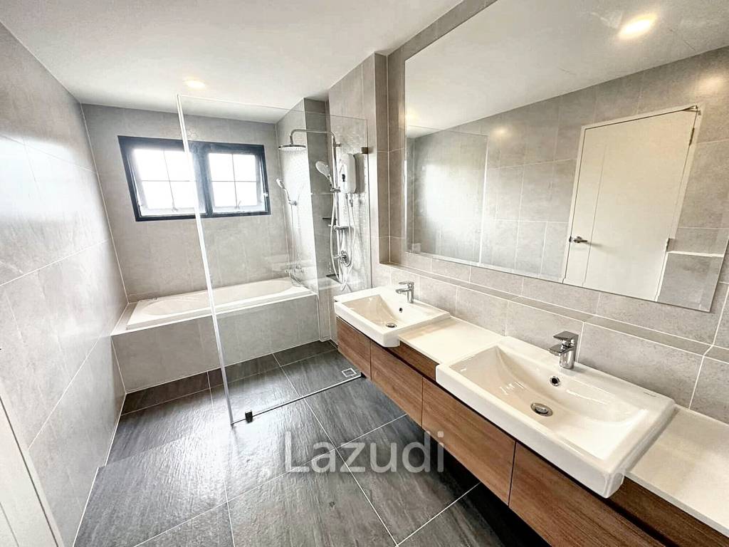 4 Bed 5 Bath 303 SQ.M Centro Bangna Village