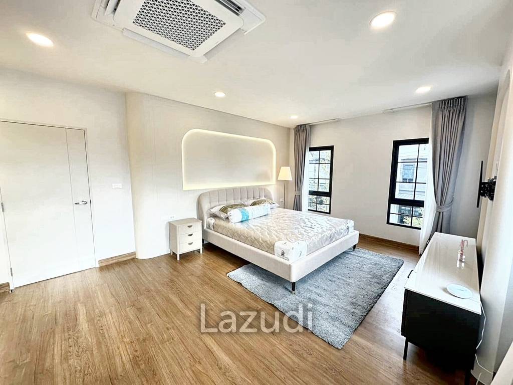 4 Bed 5 Bath 303 SQ.M Centro Bangna Village