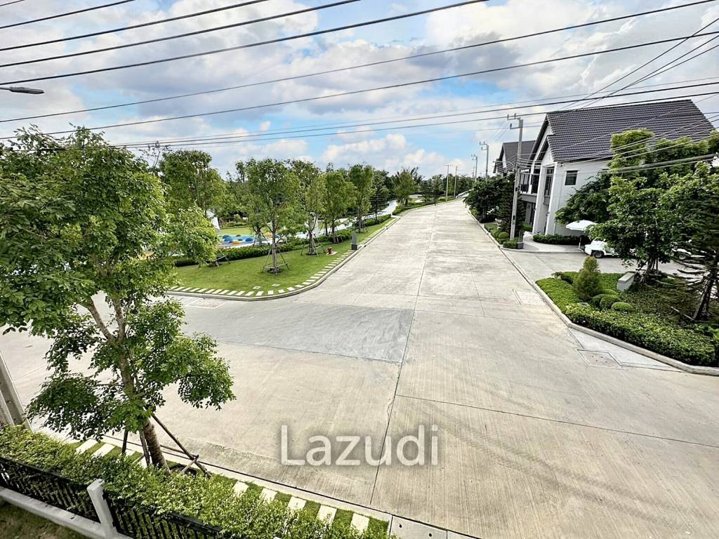 4 Bed 5 Bath 303 SQ.M Centro Bangna Village