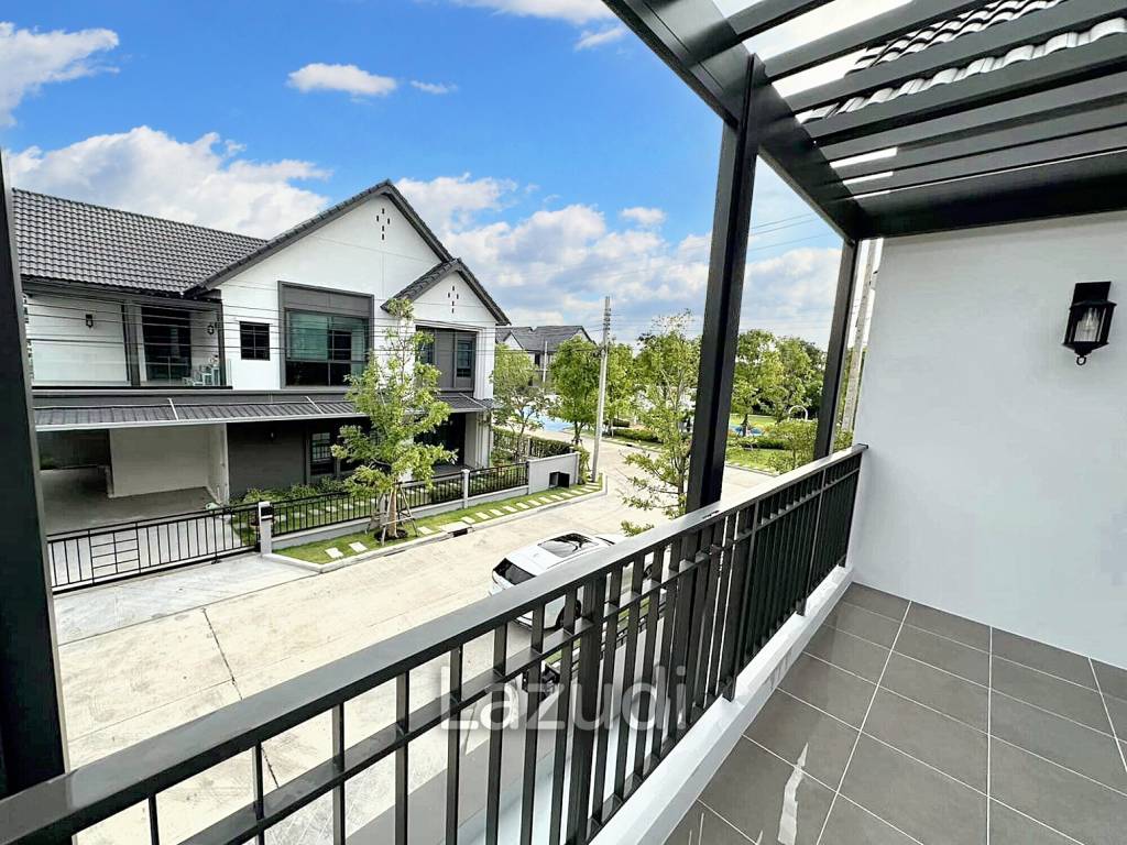 4 Bed 5 Bath 303 SQ.M Centro Bangna Village