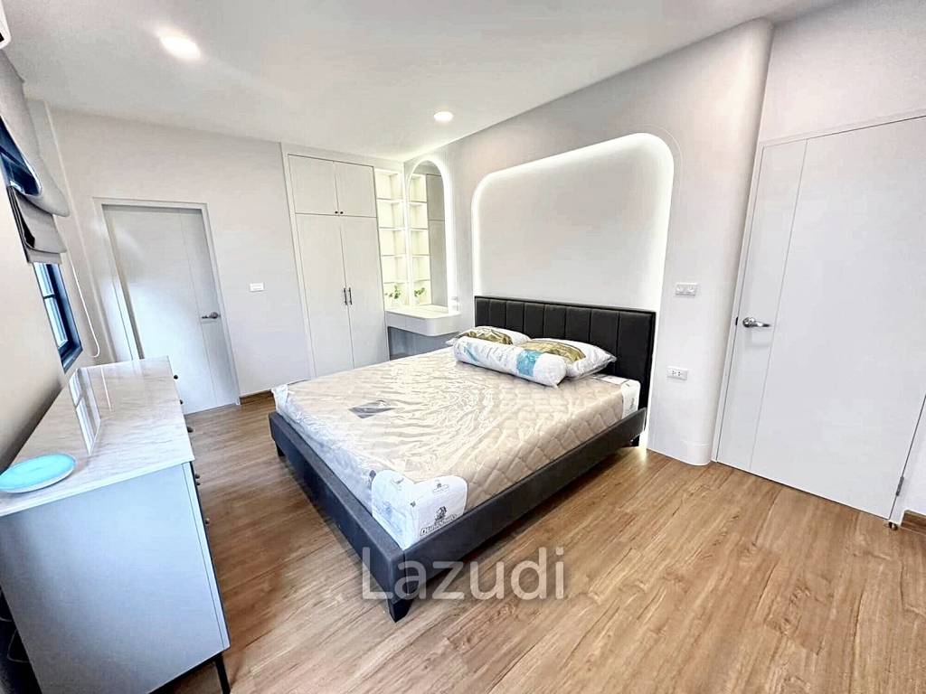 4 Bed 5 Bath 303 SQ.M Centro Bangna Village