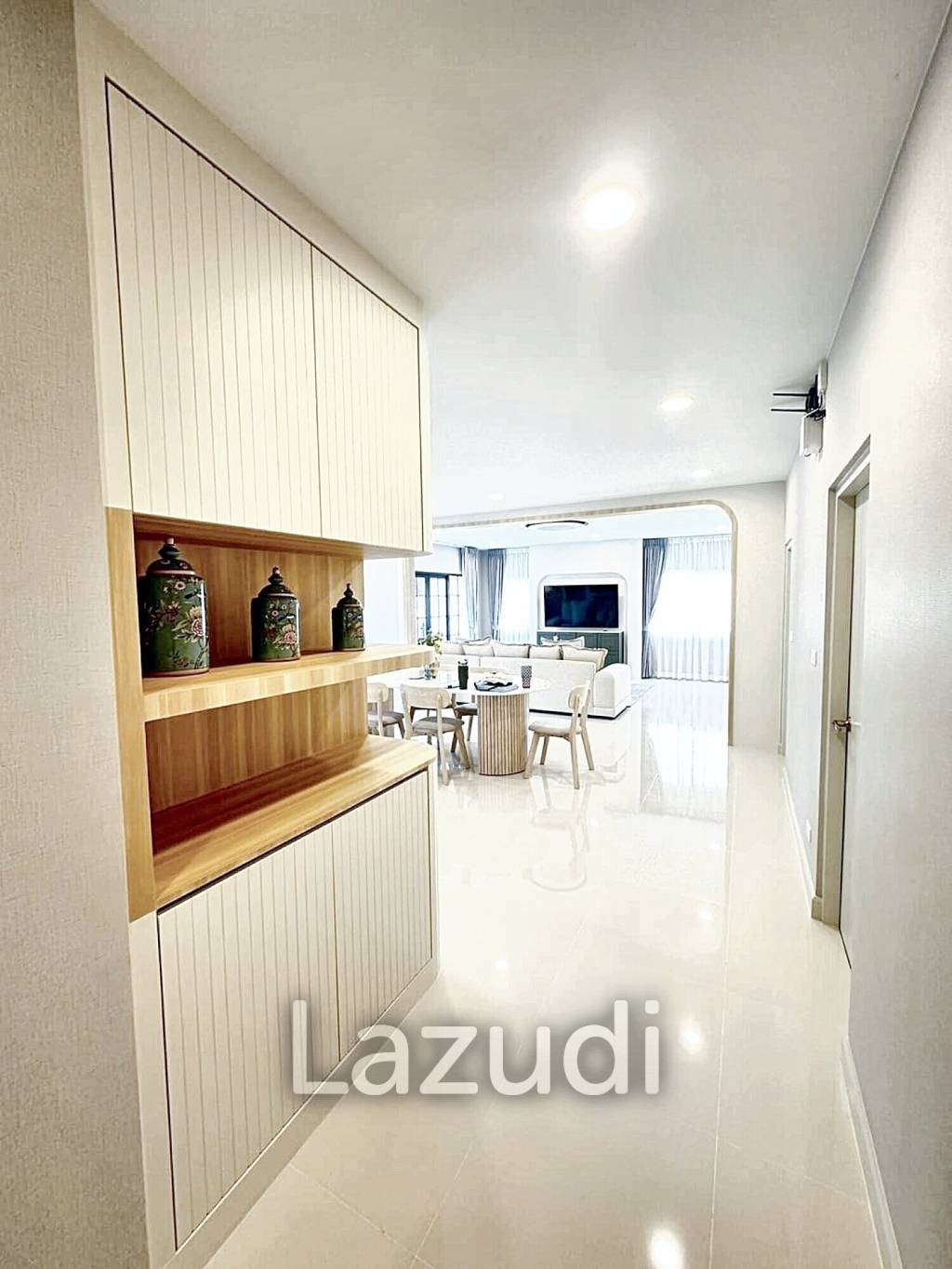 4 Bed 5 Bath 303 SQ.M Centro Bangna Village