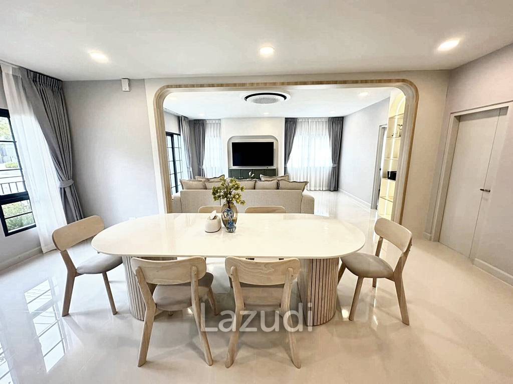 4 Bed 5 Bath 303 SQ.M Centro Bangna Village