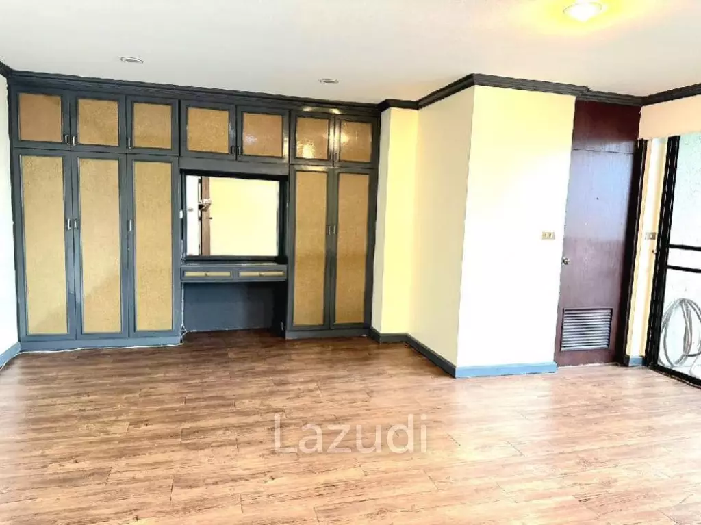 3 Bed 3 Bath 280 SQ.M. City Lakes Tower Sukhumvit 16