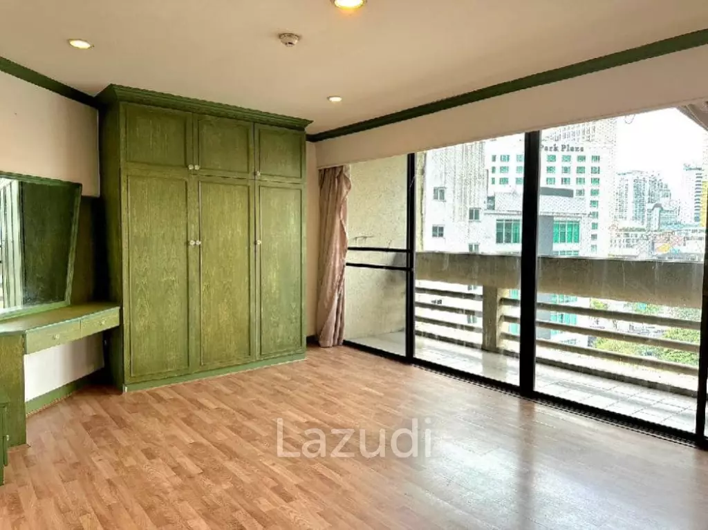 3 Bed 3 Bath 280 SQ.M. City Lakes Tower Sukhumvit 16