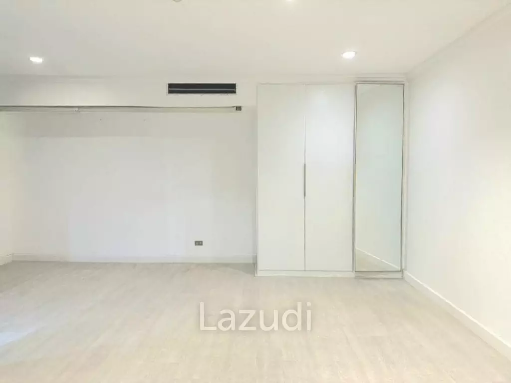3 Bed 3 Bath 280 SQ.M. City Lakes Tower Sukhumvit 16