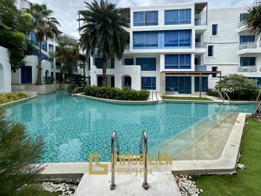 The Crest Santora : 2 Bedroom Condo With Pool Access