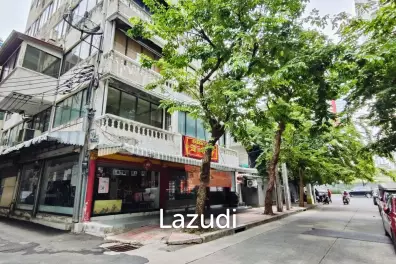 Shophouse for rent in Suriyawong