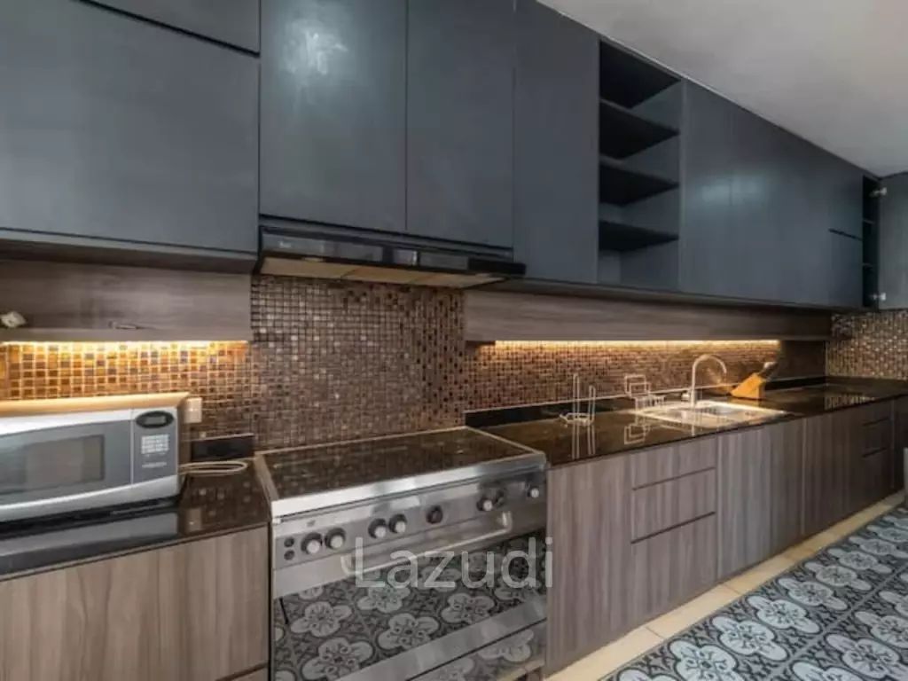SPACIOUS NEO BALI CONTEMPORARY VILLA NEAR BATU BELIG BEACH