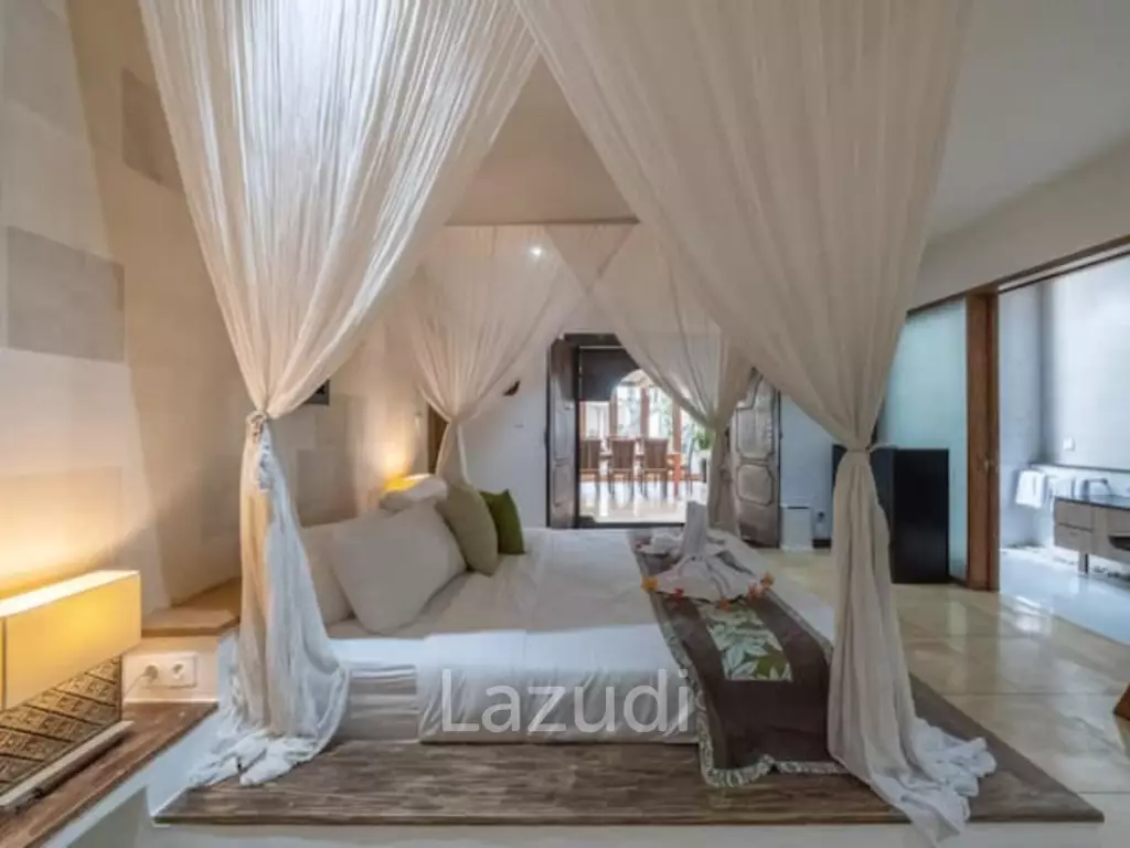 SPACIOUS NEO BALI CONTEMPORARY VILLA NEAR BATU BELIG BEACH