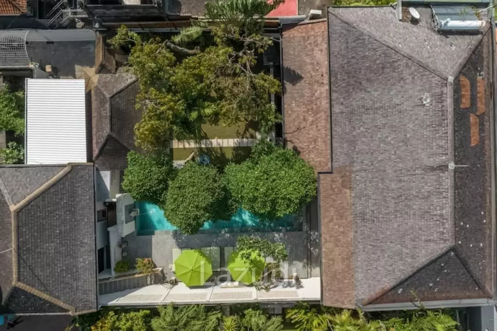 SPACIOUS NEO BALI CONTEMPORARY VILLA NEAR BATU BELIG BEACH