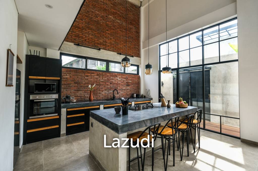 Luxurious Tropical Industrial Villa in Prime Canggu Area: A Tranquil Retreat Close to Canggu Beach