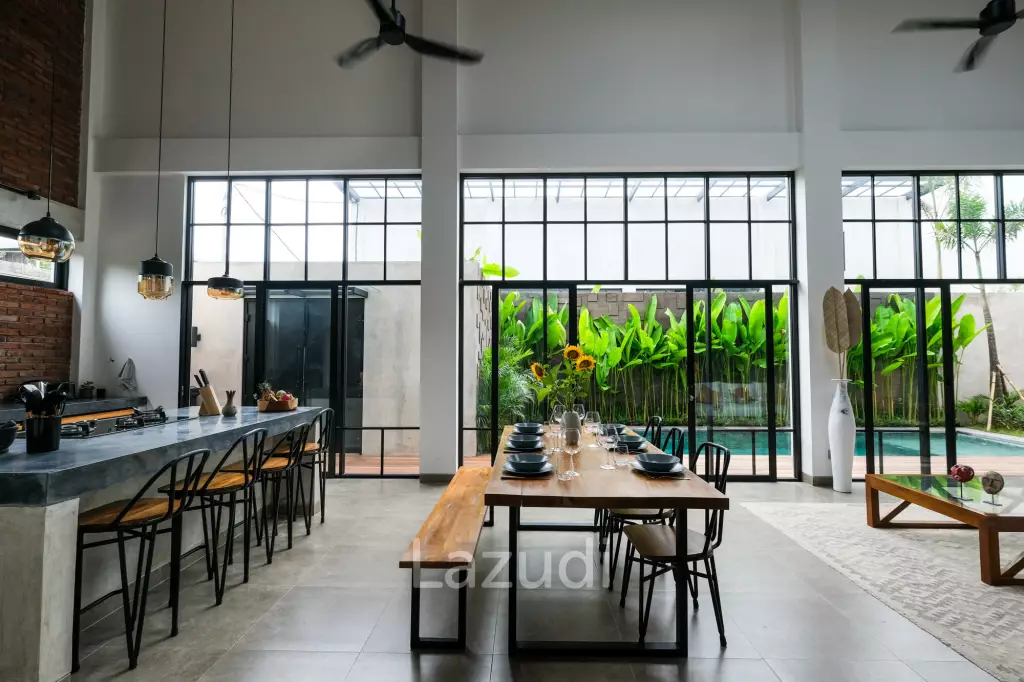 Luxurious Tropical Industrial Villa in Prime Canggu Area: A Tranquil Retreat Close to Canggu Beach