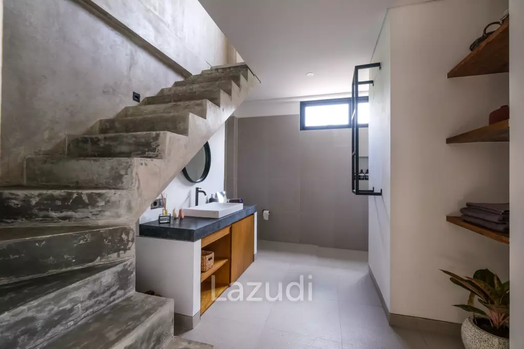 Luxurious Tropical Industrial Villa in Prime Canggu Area: A Tranquil Retreat Close to Canggu Beach