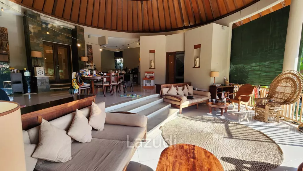 EXCLUSIVE BALINESE CONTEMPORARY VILLA IN PRESTIGIOUS PETITENGET