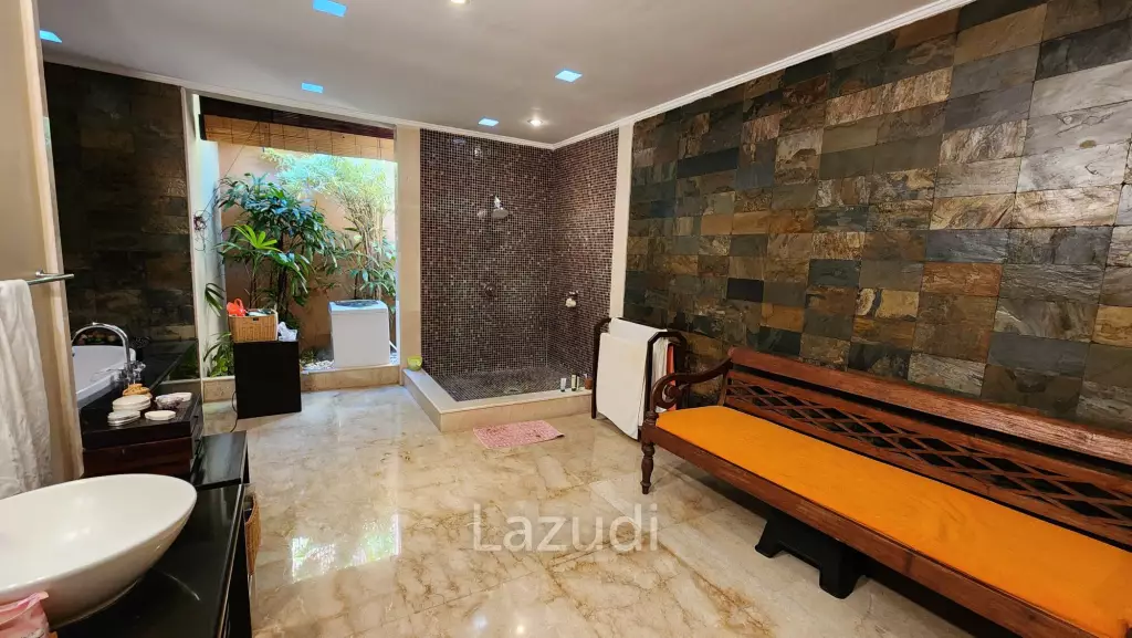 EXCLUSIVE BALINESE CONTEMPORARY VILLA IN PRESTIGIOUS PETITENGET
