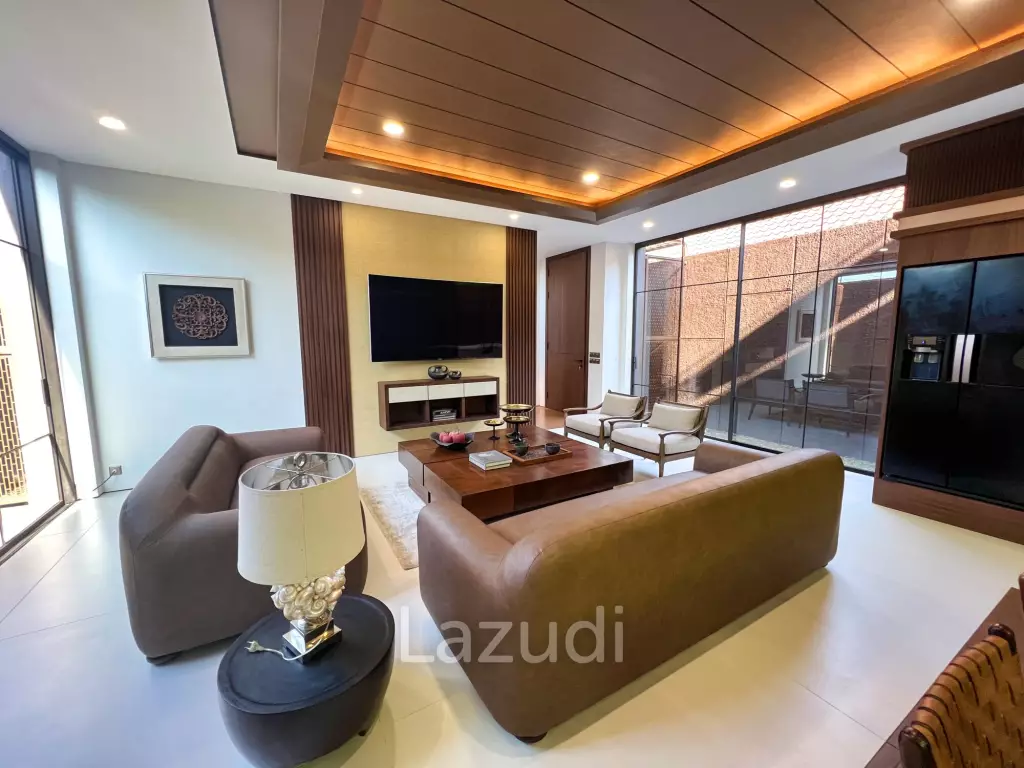 SPACIOUS 4-BEDROOM VILLA IN KEROBOKAN WITH RICE FIELD VIEWS