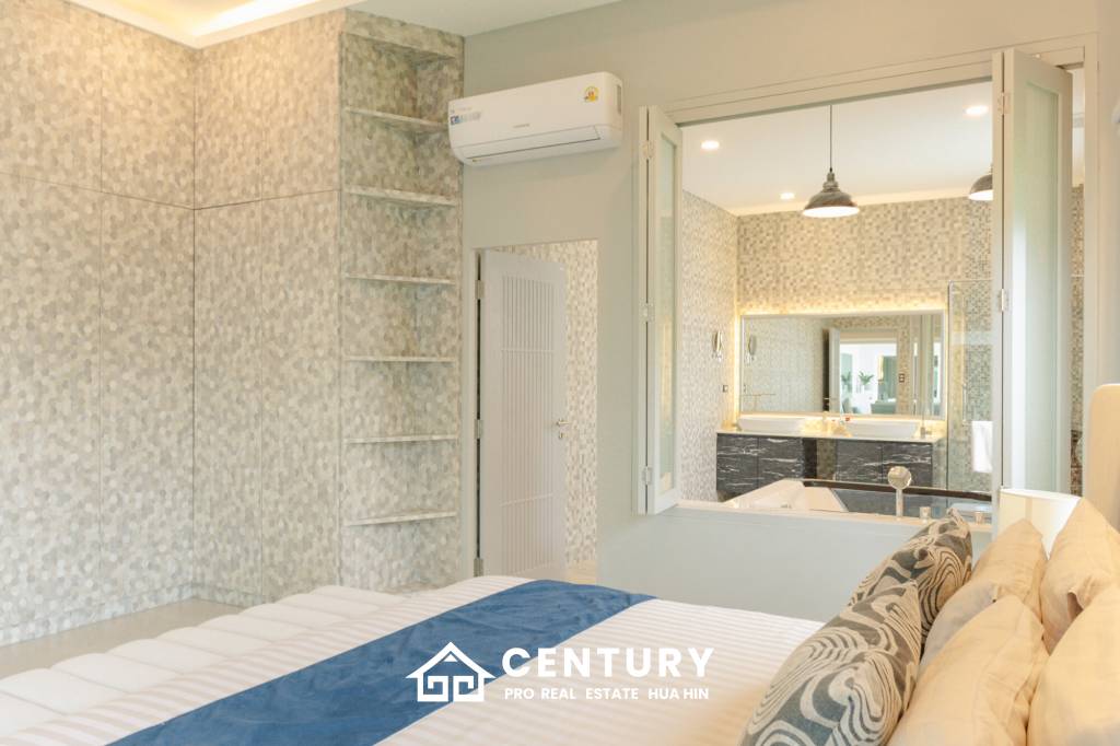 Elegant 5-Bedroom Villa with Pool in Thap Tai