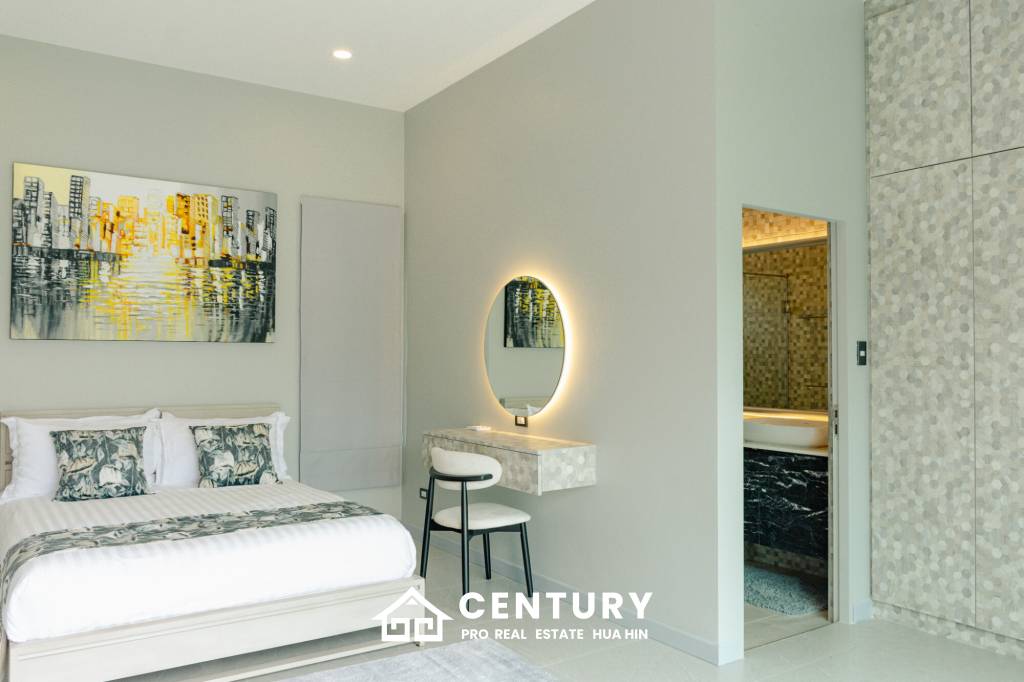 Elegant 5-Bedroom Villa with Pool in Thap Tai