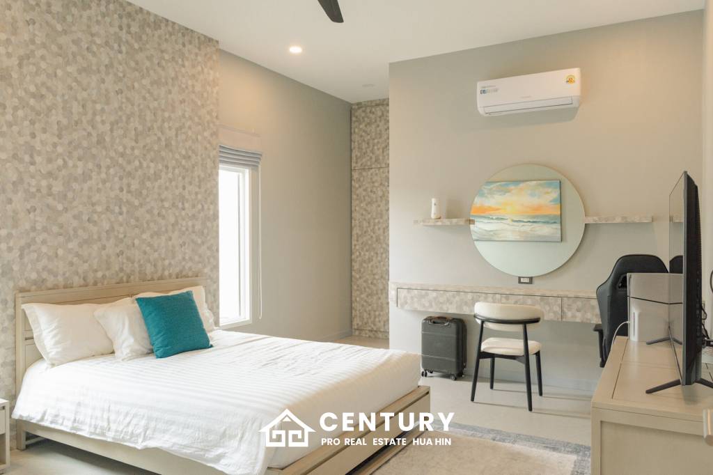 Elegant 5-Bedroom Villa with Pool in Thap Tai