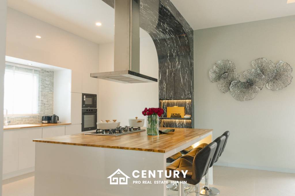 Elegant 5-Bedroom Villa with Pool in Thap Tai