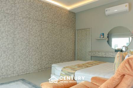 Elegant 5-Bedroom Villa with Pool in Thap Tai