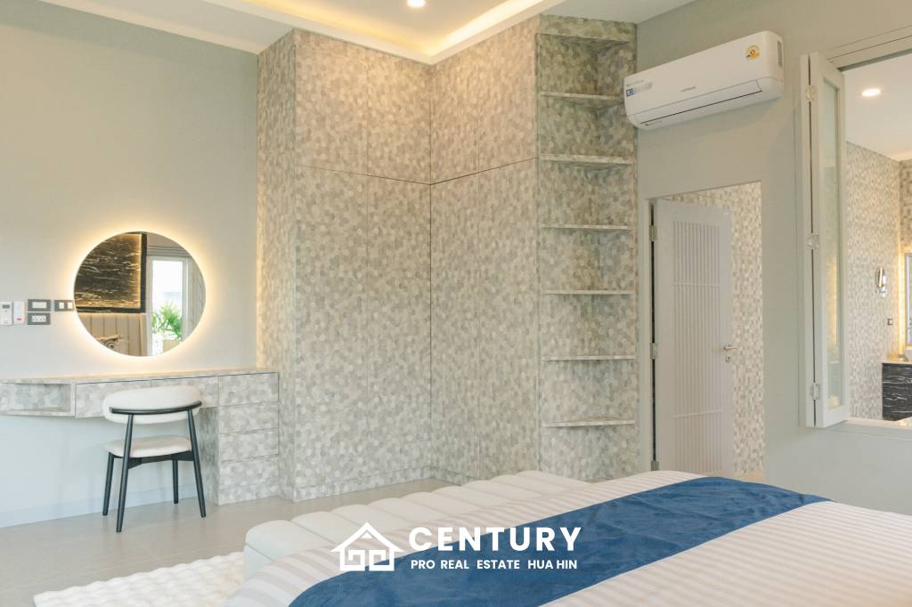 Elegant 5-Bedroom Villa with Pool in Thap Tai