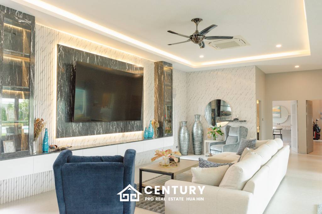 Elegant 5-Bedroom Villa with Pool in Thap Tai